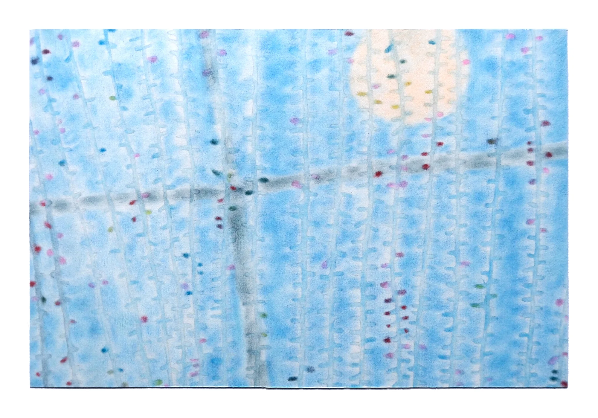 Dessin bleu pâle de guirlandes de petites lumières colorées devant une fenêtre estompée, avec une lueur chaude dans le coin supérieur.